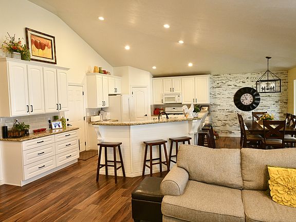 3rd image of 1830 Heywood Dr