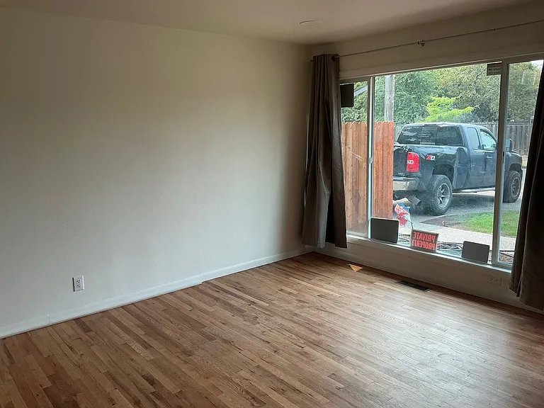 7806 N Newman Ave — Photo 3