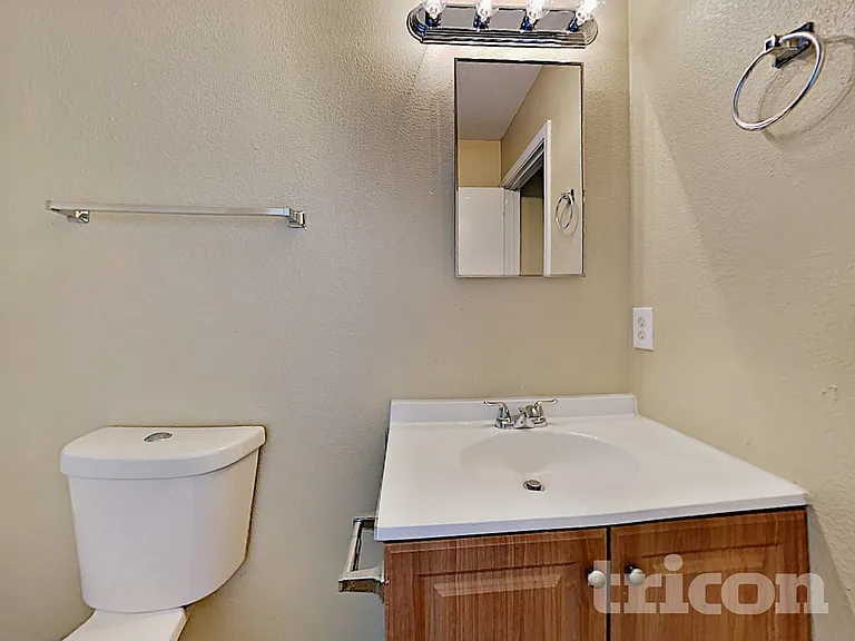 11514 W Wethersfield Rd — Photo 10