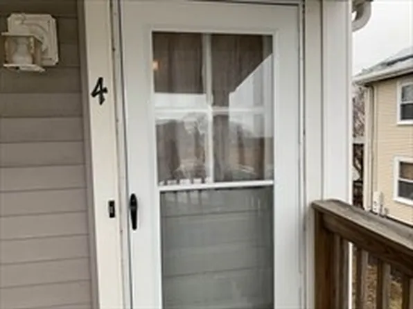 558 Sea St APT 4, Quincy, MA 02169