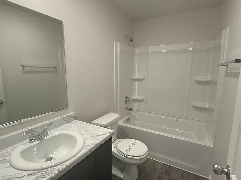 8201 E Oakland St — Photo 15