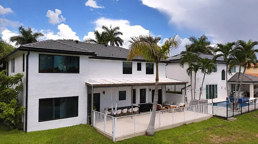 5 bed, 2341 sqft, $6,800 — Photo 2