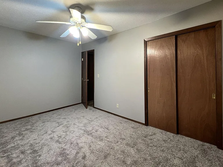 Spacious 2 Bedroom Apartment — Photo 11
