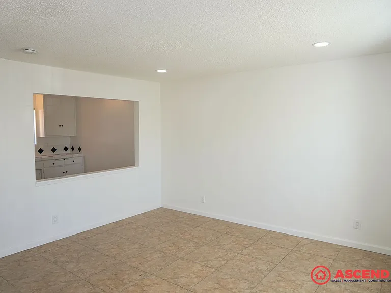 530 Oregon St — Photo 3