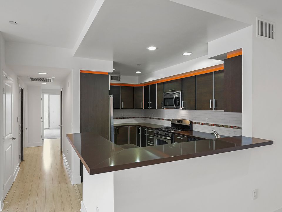 Bright Fully-Equipped Kitchen
