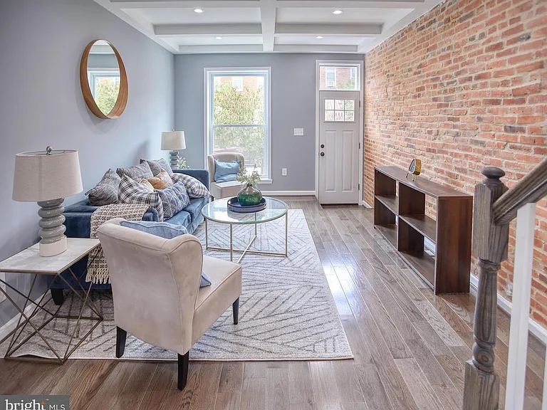 336 S Newkirk St — Photo 4