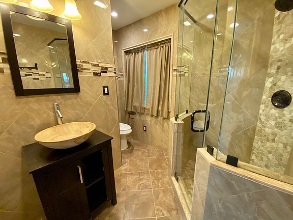4th image of 129 Johnston Ln