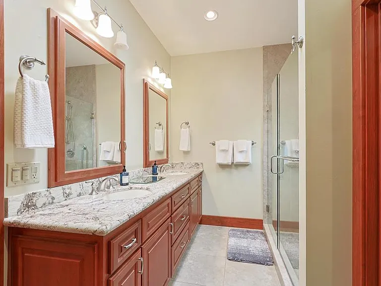 1027 Encino Row — Photo 27