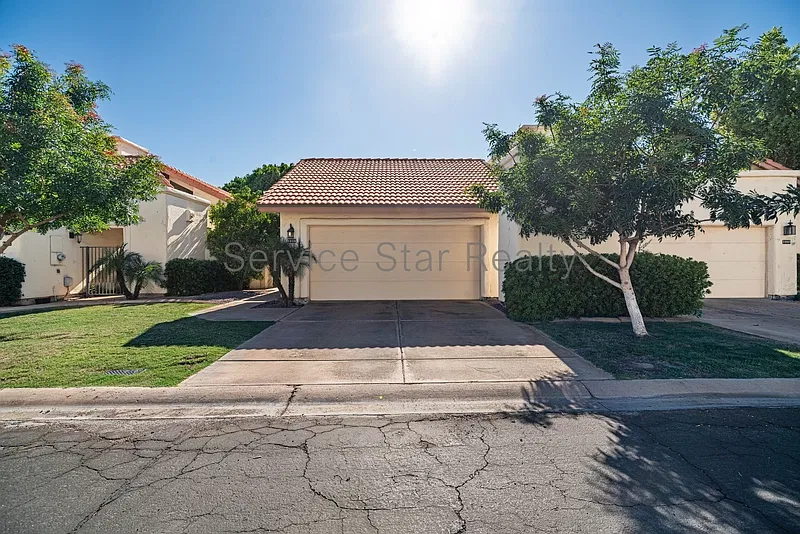 2 bed, 2.0 bath, 1362 sqft, $2,100 — Photo 1
