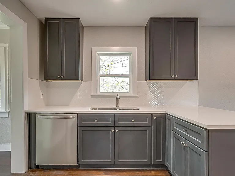 2932 Travis Ave — Photo 16