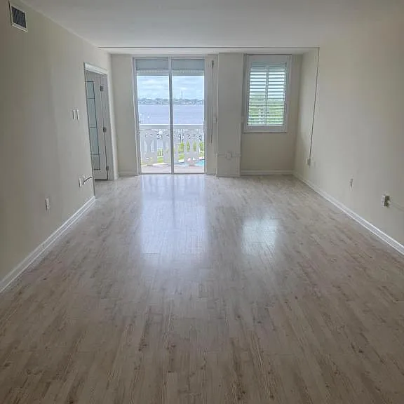 925 N Halifax Ave — Photo 10