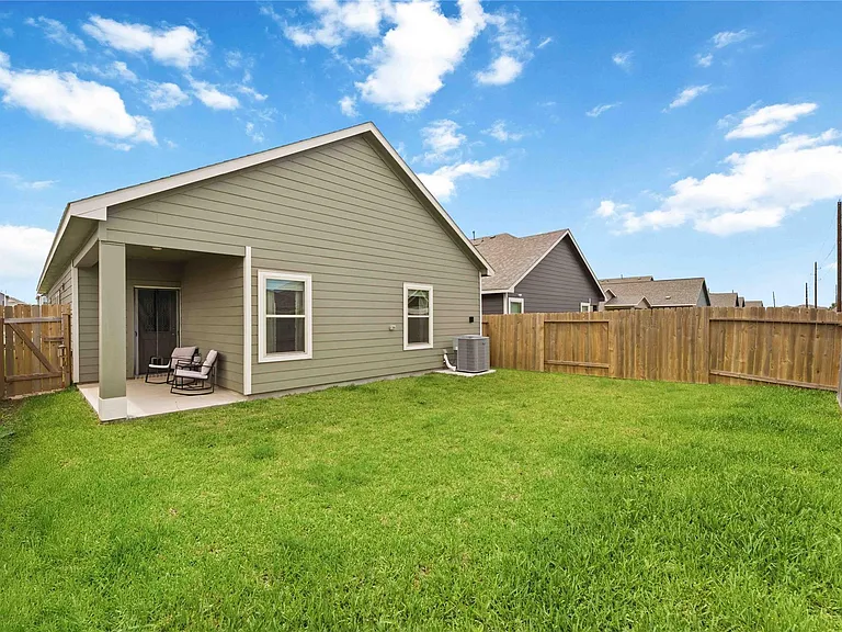 7954 Cypress Country Dr — Photo 22