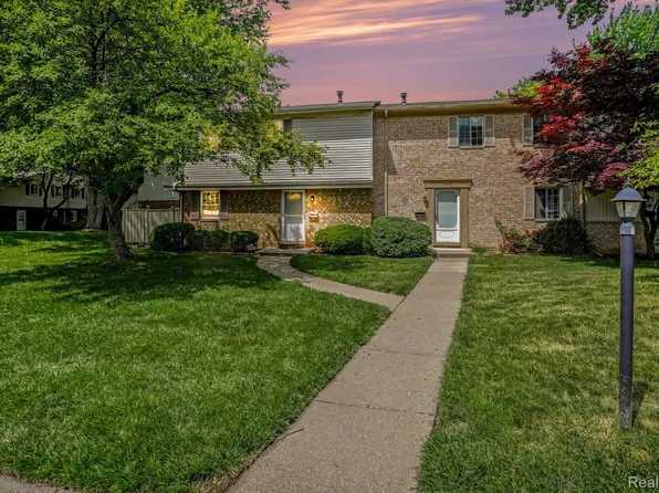 887 Kirts Blvd, Troy, MI 48084