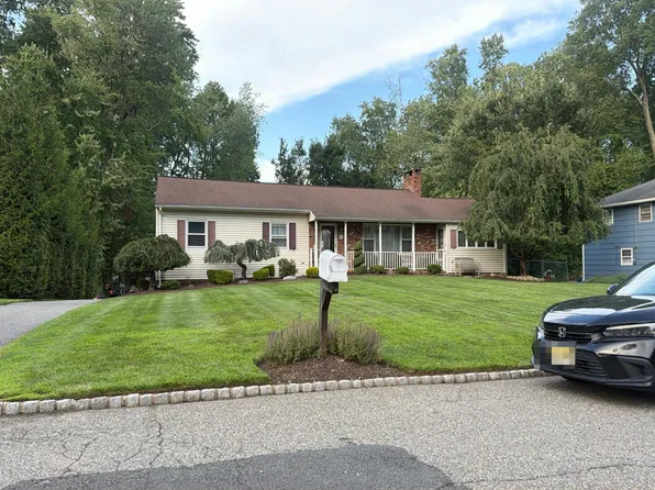 33 Gail Rd, Morris Plains, NJ 07950