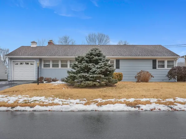 62 Calhoun Avenue, Trumbull, CT 06611