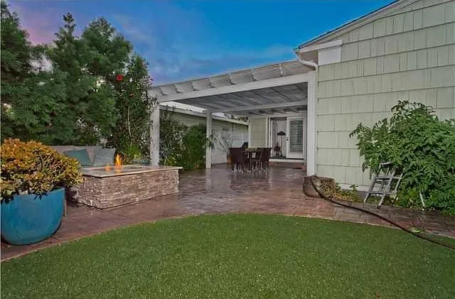 5012 Rockford Dr — Photo 2