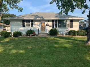 353 24th St NW, Cedar Rapids, IA 52405