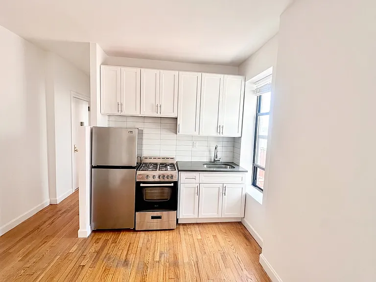 375 86th St #18 — Photo 7