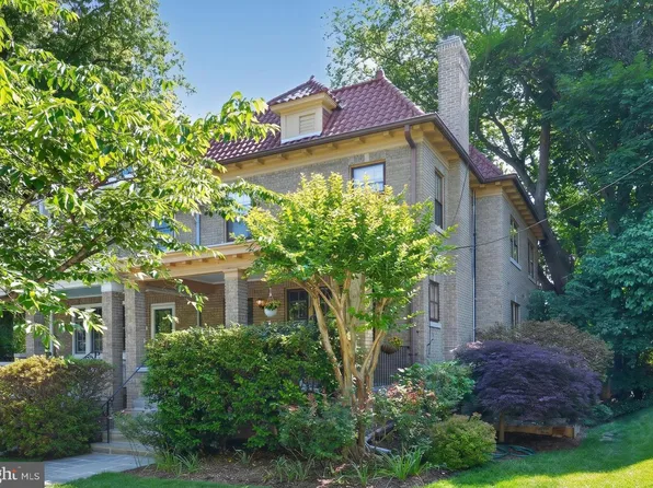 4225 37th St NW, Washington, DC 20008