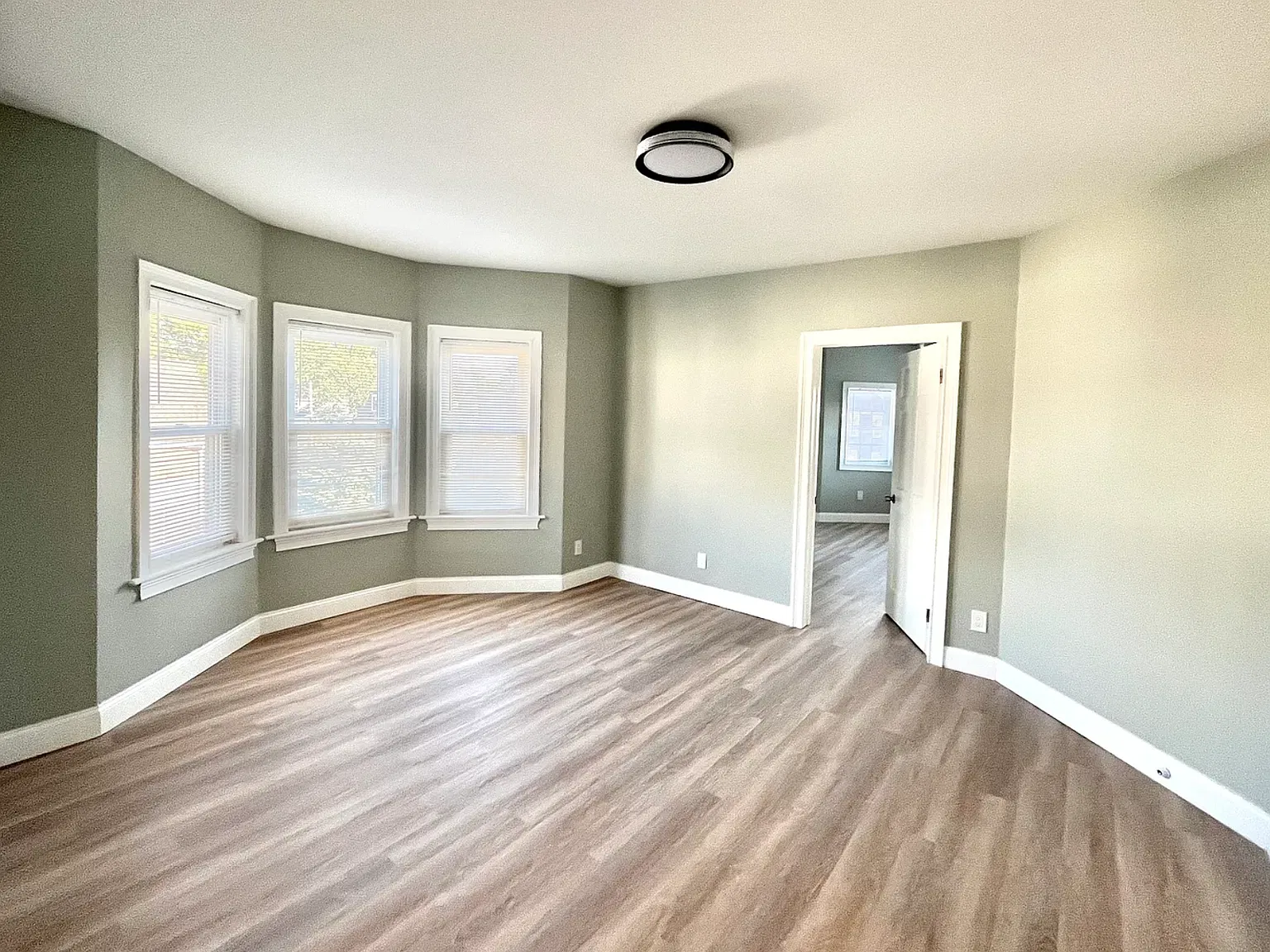 2 bed, 1000 sqft, $2,600 — Photo 2