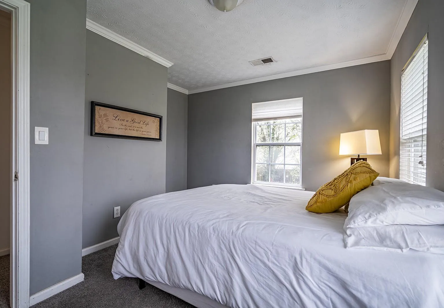 4 bed, 2.5 bath, 1700 sqft, $871 — Photo 1