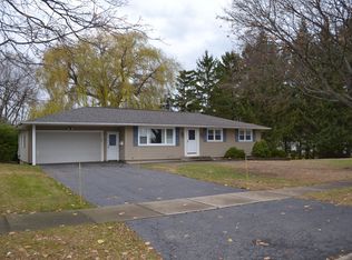 31 Skycrest Dr, Rochester, NY 14616