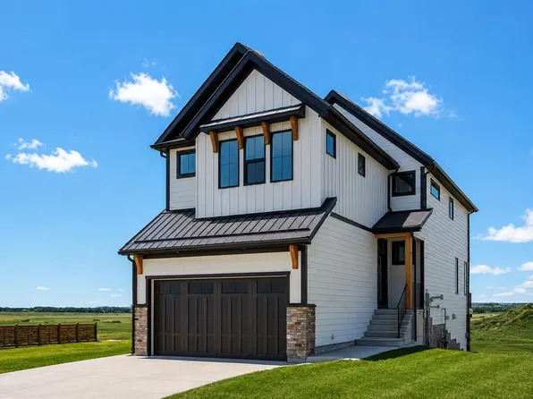 27 N Setonvista Grv SE, Calgary, AB T3M 3L8