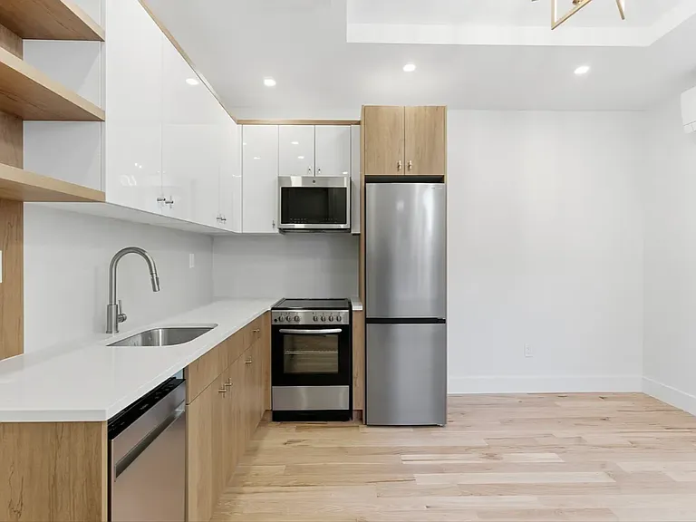 376 Montgomery St #3A — Photo 8