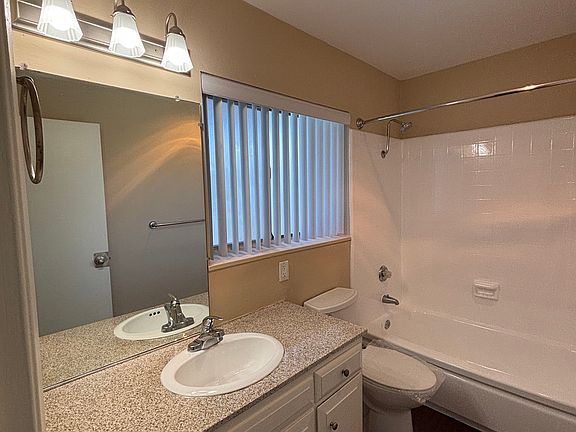 4th image of 808 N Azusa Ave #17