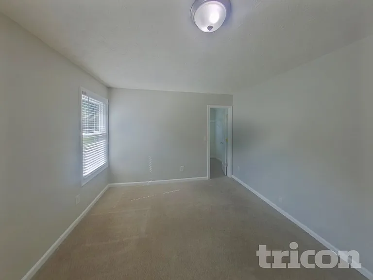 1916 Hillspring Ln — Photo 12