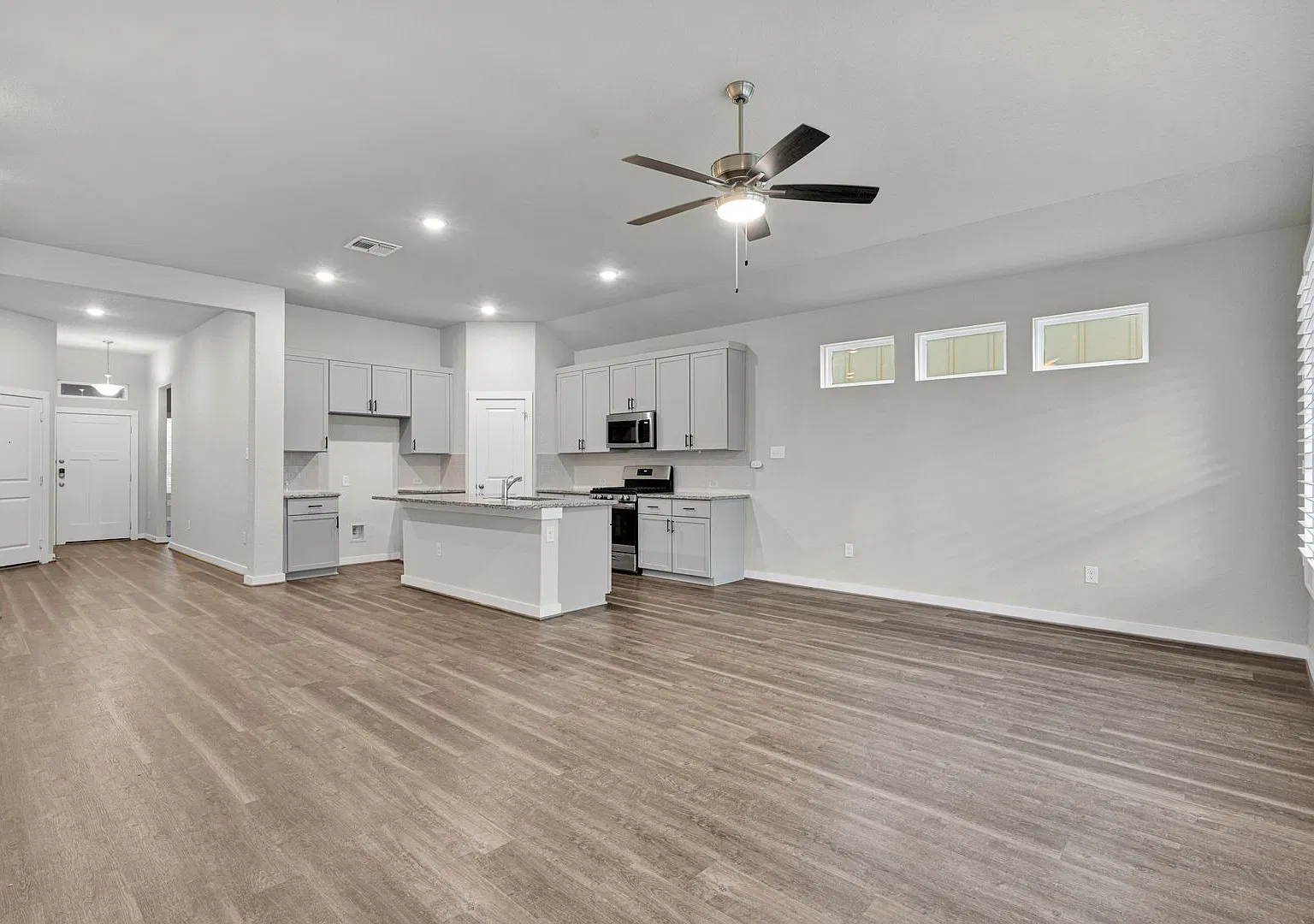 Charming 3 Bed 2 Bath Home in Copper Branch with Community Amenities — Photo 4