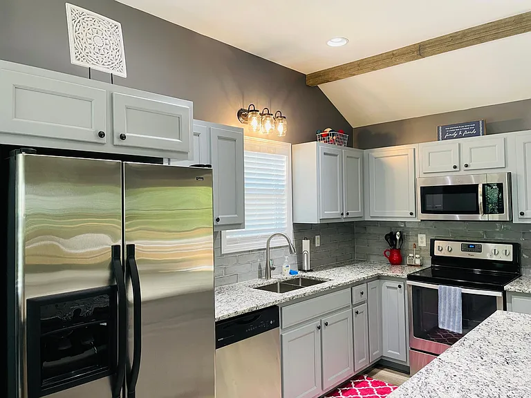 233 Lakeview Cir — Photo 8