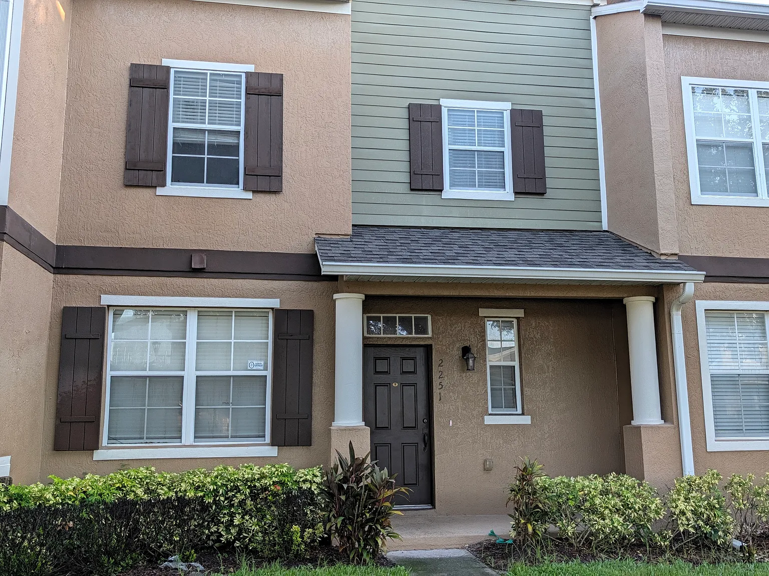 2 bed, 2.5 bath, 1324 sqft, $2,100 — Photo 1