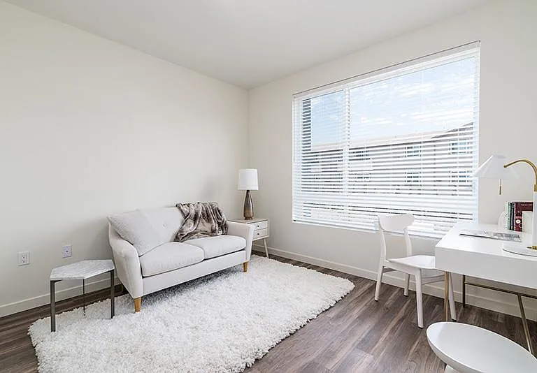 Lumina Apartments — Photo 6