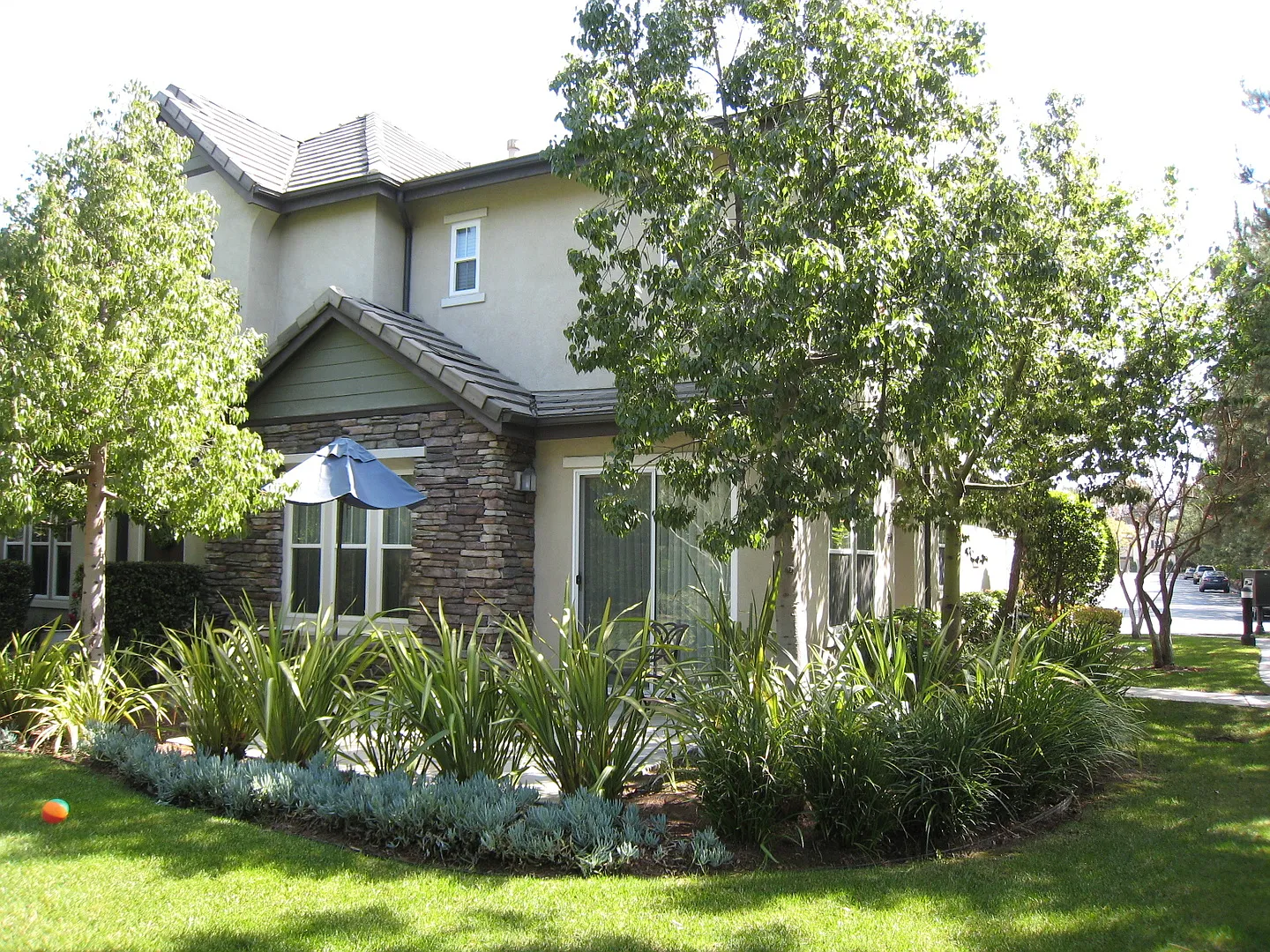Exquisite 3 Bed 2.5 Bath Two Story Condo, Gated Complex, South Coast Metro — Photo 3