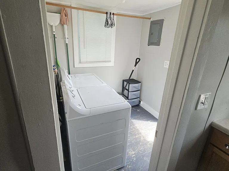1427 Lincoln St — Photo 5