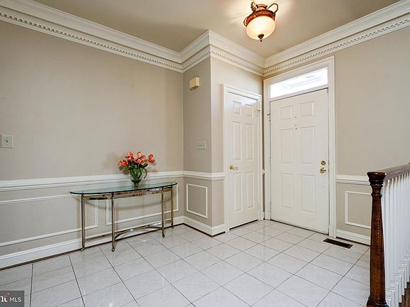4th image of 5936 Maplewood Park Pl