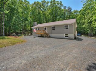 110 Dogwood Dr, Hawley, PA 18428