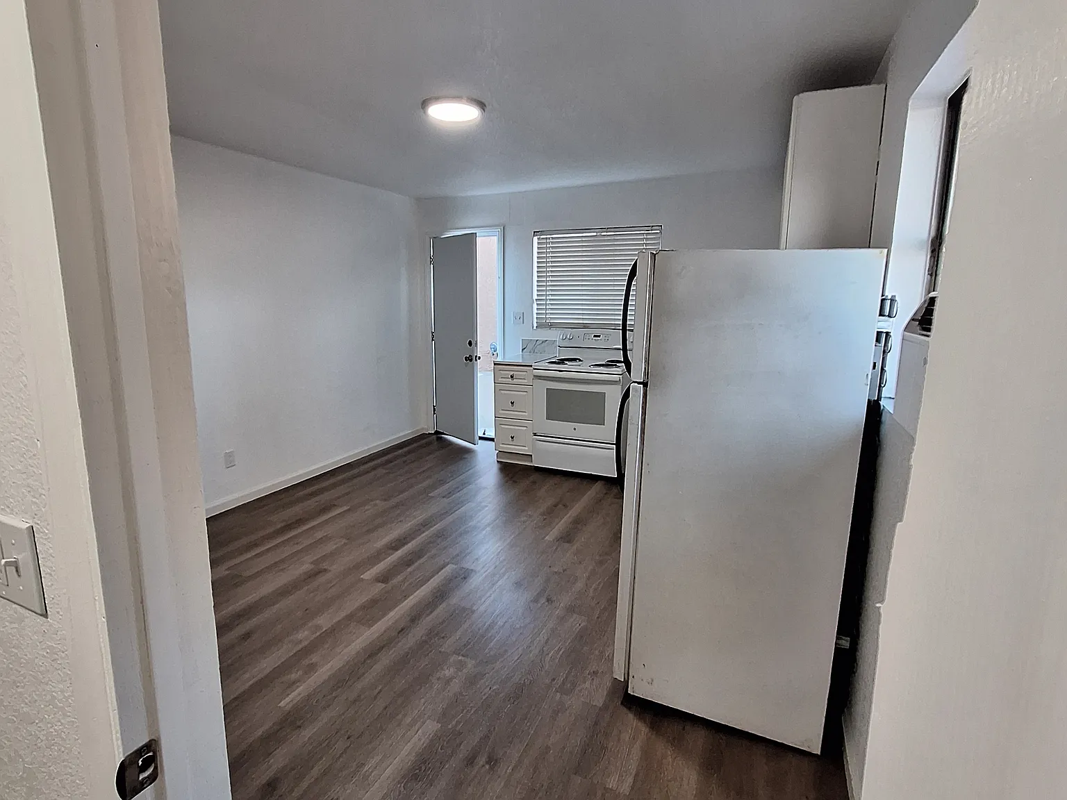 Studio, 300 sqft, $1,000 — Photo 3