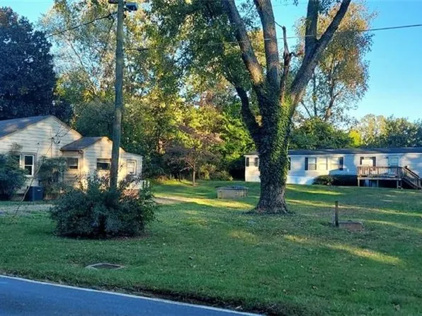 828 Hamburg St, Mount Airy, NC 27030
