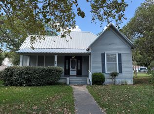 701 Garwood St, Smithville, TX 78957
