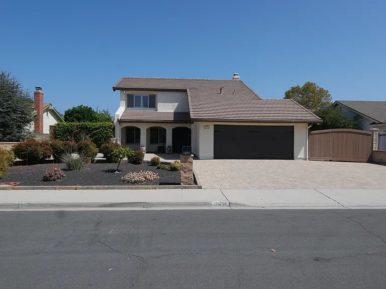 2431 Deerfield Ct — Photo 1