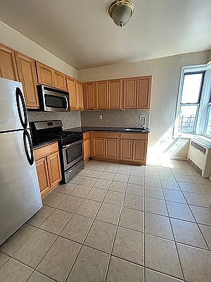 3rd image of 580 E 17th St APT 6G