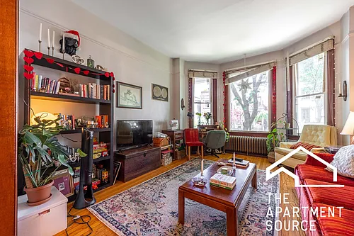 1127 W George St #1F Photo 1