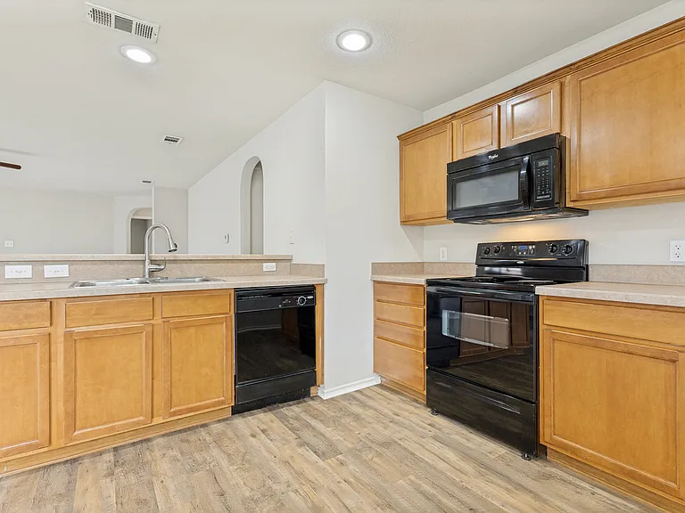 556 Winbridge Ln — Photo 10