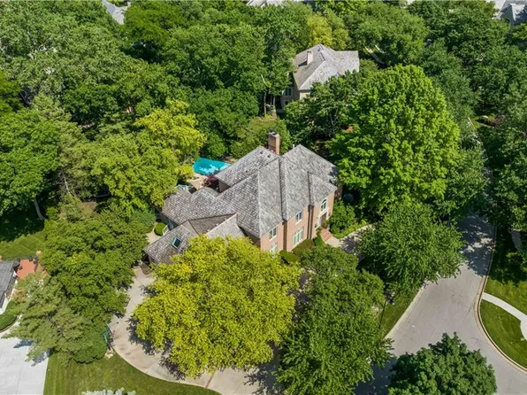 11709 High Dr, Leawood, KS 66211