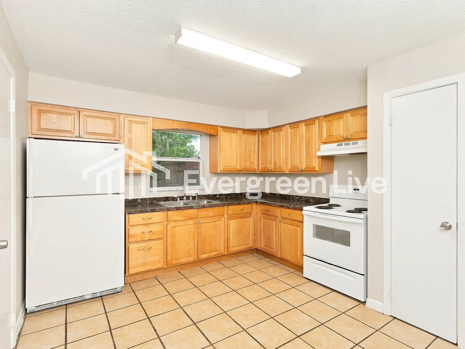 3 bed, 1.0 bath, 1148 sqft, $1,545 — Photo 4