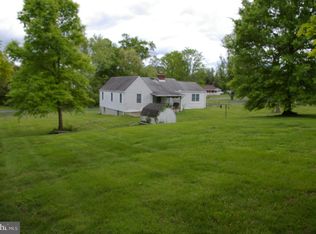 3908 Downs Dr, Chantilly, VA 20151