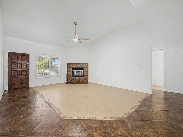 17035 E Cascade Dr — Photo 9