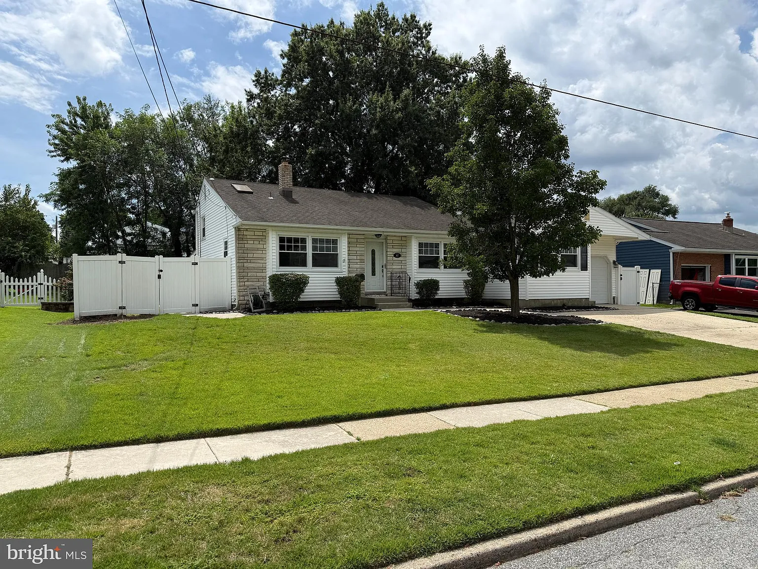 4 bed, 2038 sqft, $2,800 — Photo 3